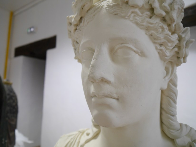 Vue rapprochée du nez maladroitement restitué