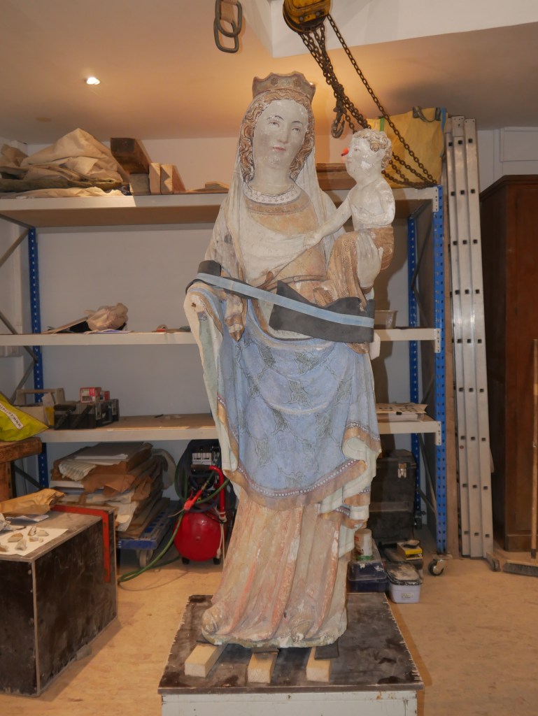 La Vierge en Atelier en cours de nettoyage